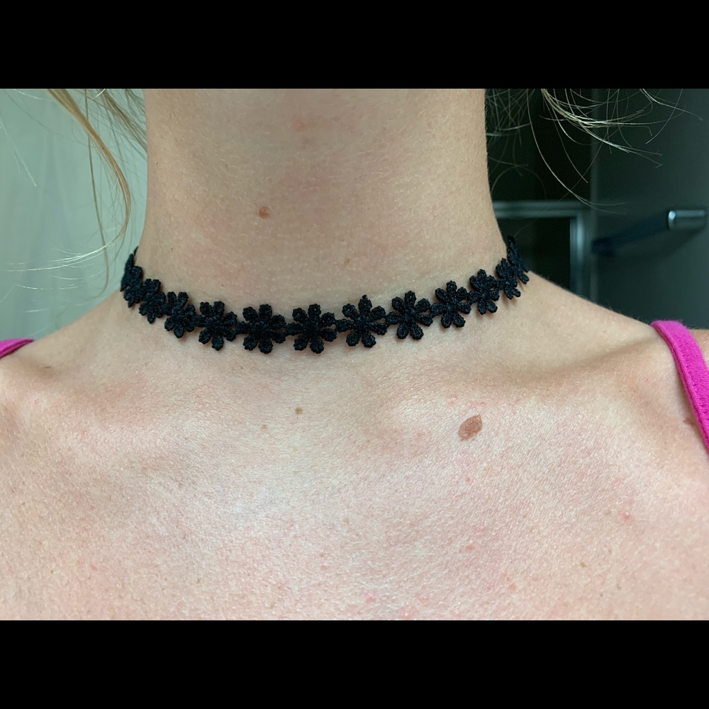 Flower choker